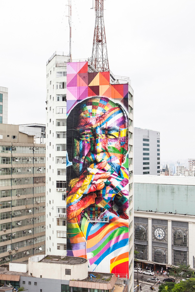01-eduardo-kobra-painter-urban-street-art-chicquero-mural-brazil