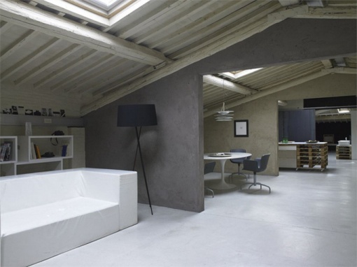 Modern-Minimalist-Loft-in-Florence-Couch-2