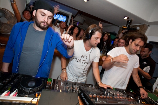 Swedish-House-Mafia-DJ-ing-at-Caf-Mambo-Ibiza-2011-swedish-house-mafia-27240188-1400-933